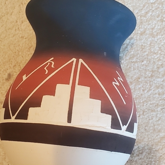 Vintage High (hyh) Elk Soiux handmade southwest vase. Pottrey. Signed - Picture 4 of 8
